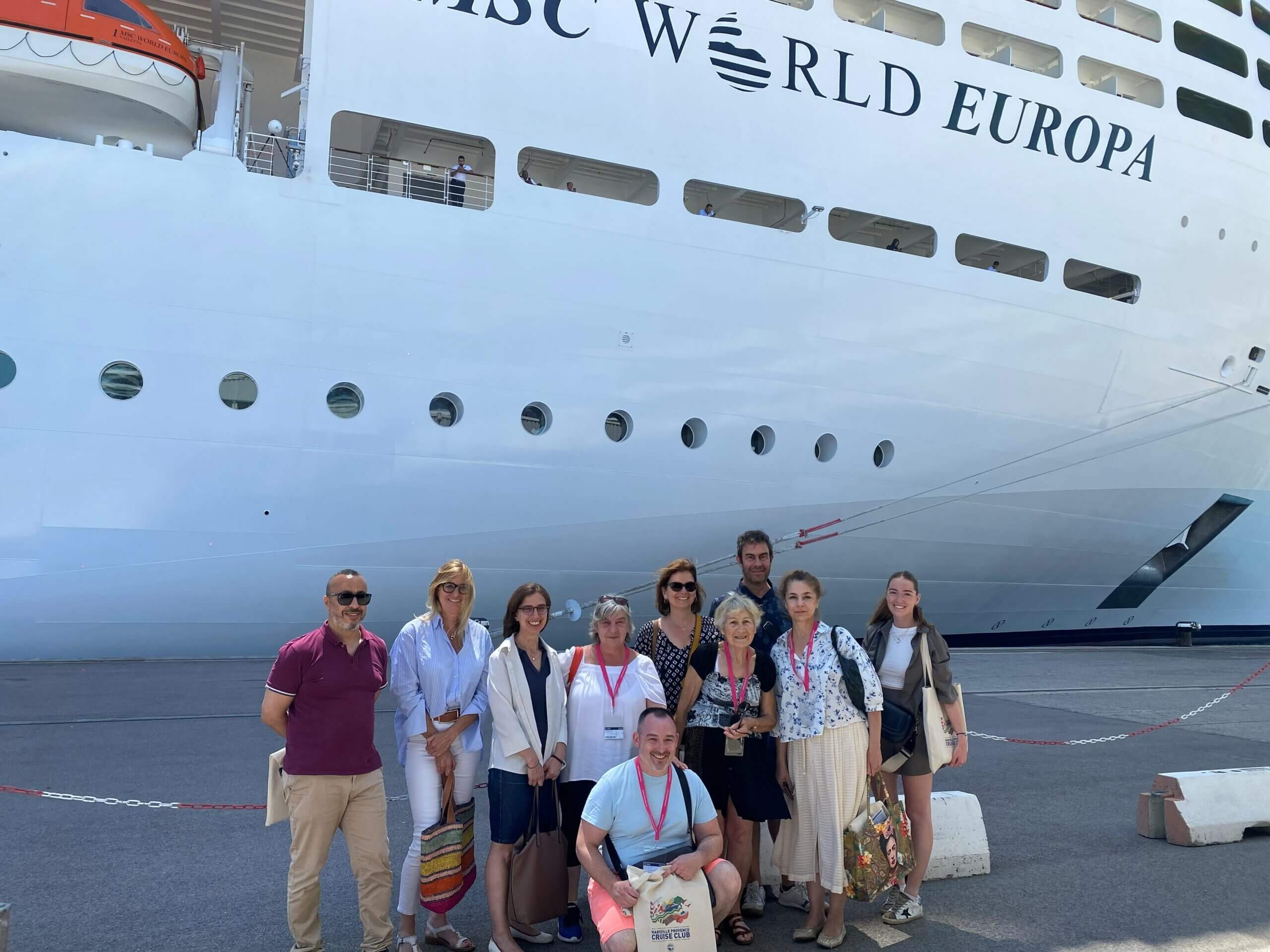 paquebot croisière World Europa groupe visite gagnants jeu concours quai terminal mer blanc